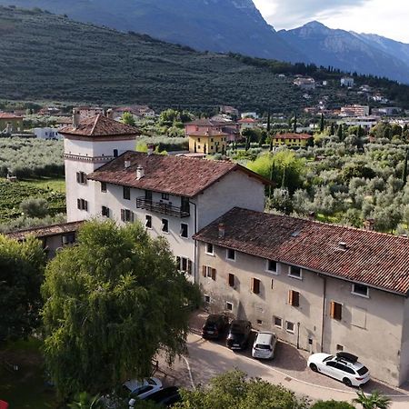 Residence La Colombera Riva del Garda Bagian luar foto