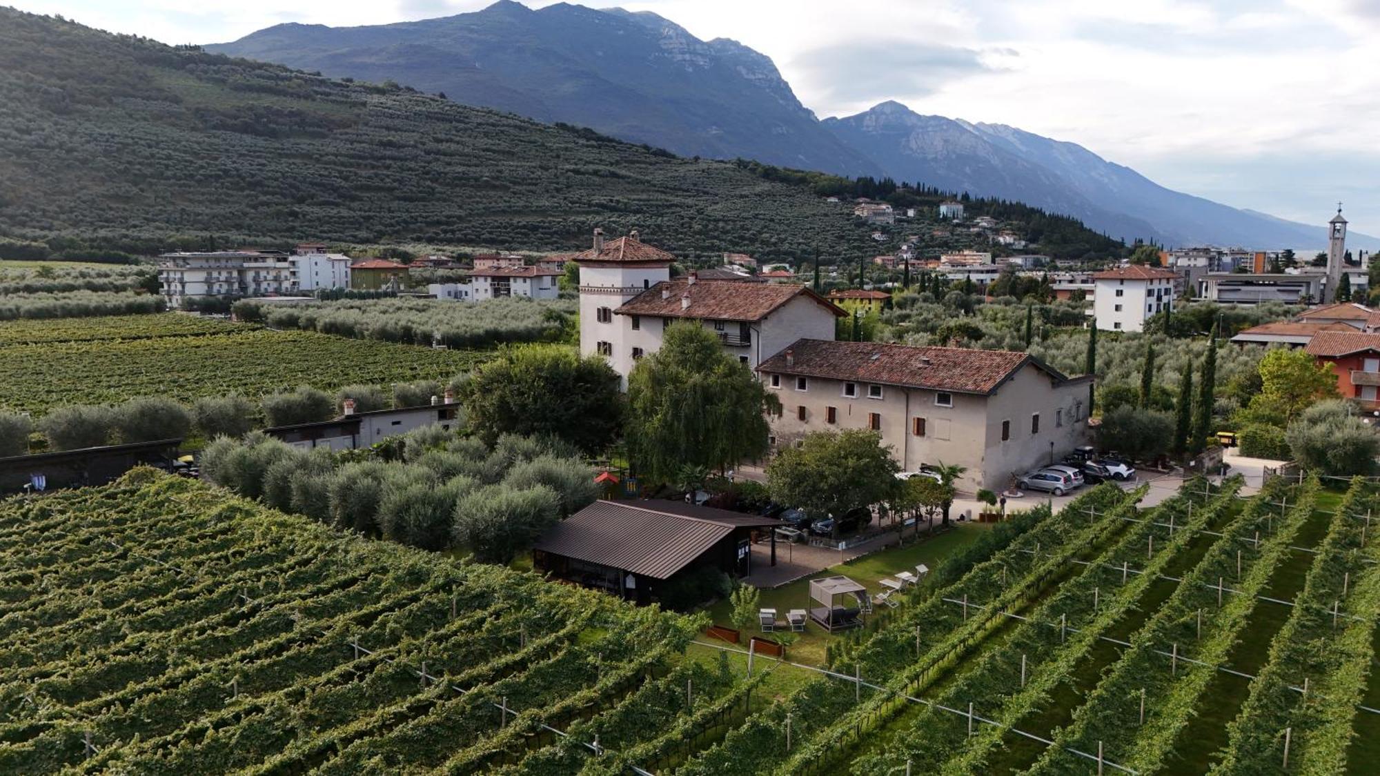 Residence La Colombera Riva del Garda Bagian luar foto